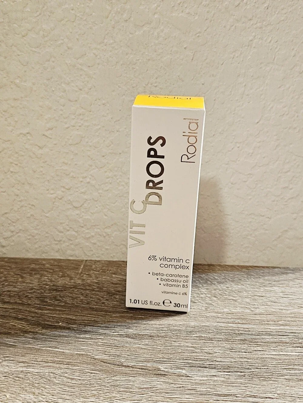 Rodial Vit Drops Serum Box in White and Yellow